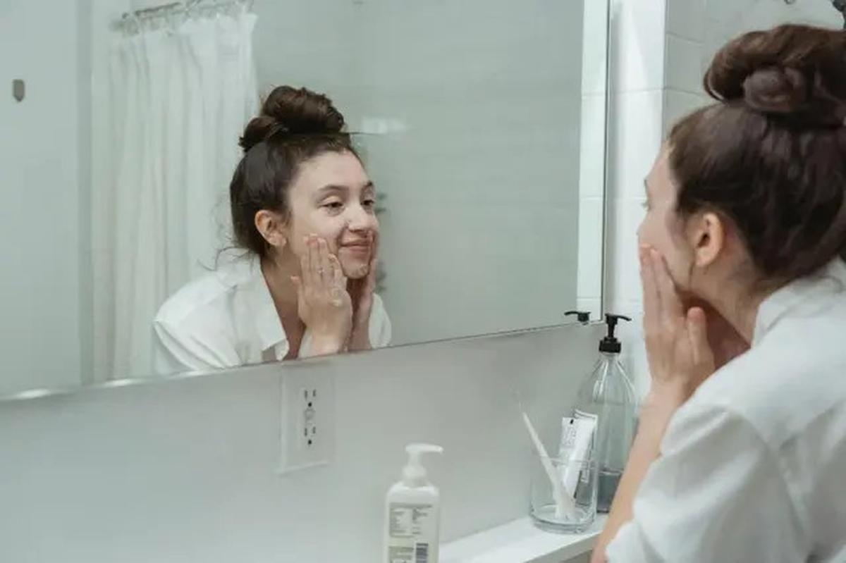 Transformasi Kulit Kering, Rekomendasi Skincare dengan Bahan-Bahan Efektif