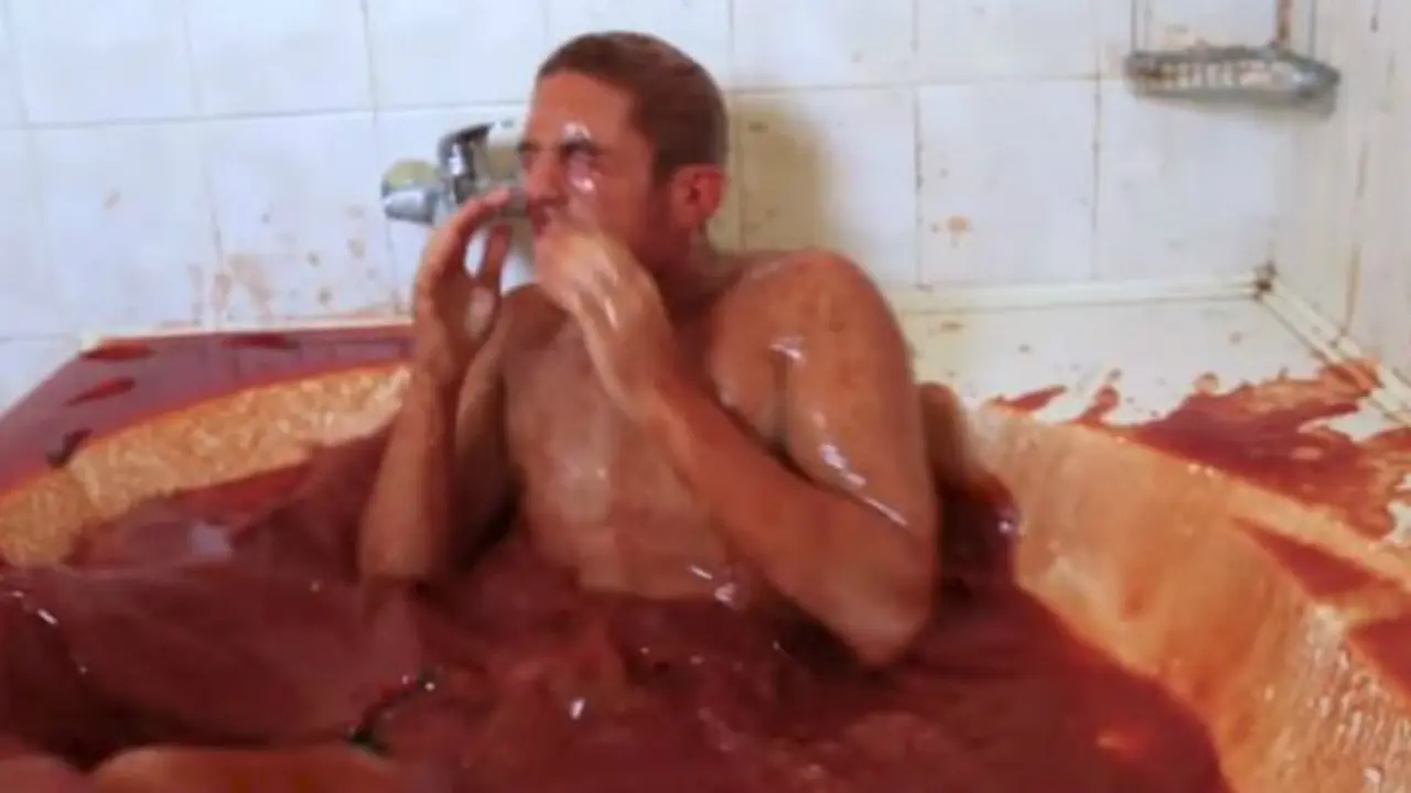 nekat mandi saus sambal