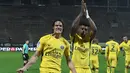 Ekspresi pemain PSG, Edinson Cavani (kiri0 usai membobol gawang Angers (SCO) pada lanjutan Ligue 1 Prancis di Raymond Kopa Stadium, Angers, (4/11/2017). PSG menang telak 5-0. (AFP/Jean-Francois Monier)