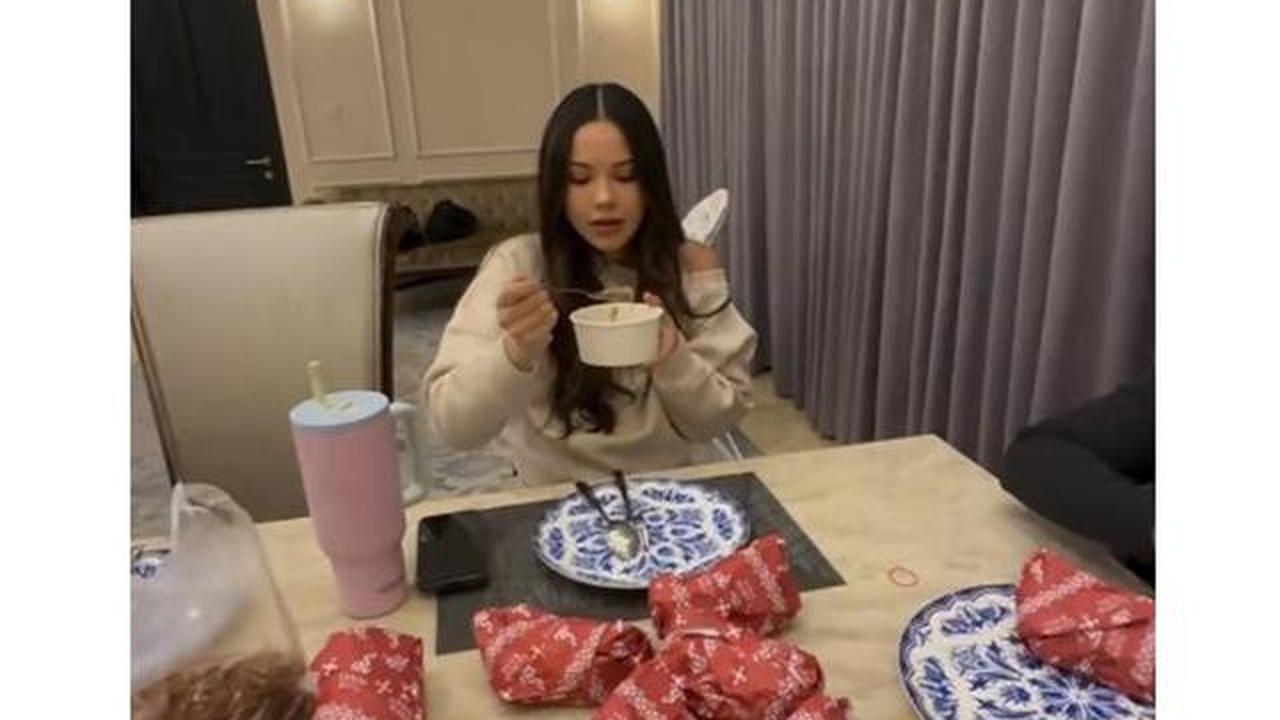 6 Potret Dapur dan Meja Makan di Rumah Aaliyah Massaid saat Bukber Geng Artis