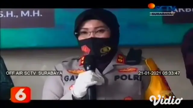 Setelah buron selama 2 bulan, dua pelaku begal pesepeda akhirnya ditangkap polisi. Aksi pelaku yang membegal pesepeda di Kawasan Kenjeran, Surabaya, terekam kamera cctv. Ironisnya dua pelaku masih di bawah umur, yakni MZ (17) dan SA (17).