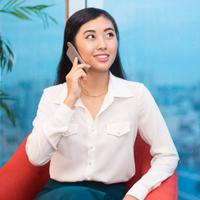 OOTD Kantor Auto Chic, Ini Rekomendasi Kemeja Basic Wanita Kekinian yang Wajib Punya