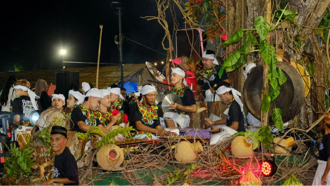 Menteri Ekraf Hadiri Festival Ronthek Pacitan: Kolaborasi Seni Tradisi dan Ekonomi Kreatif dari Daerah