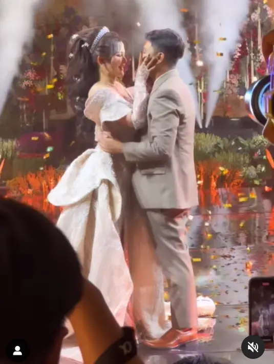 Momen ngunduh mantu Denny Caknan dan Bella Bonita. [Foto: Instagram/androzlegho]