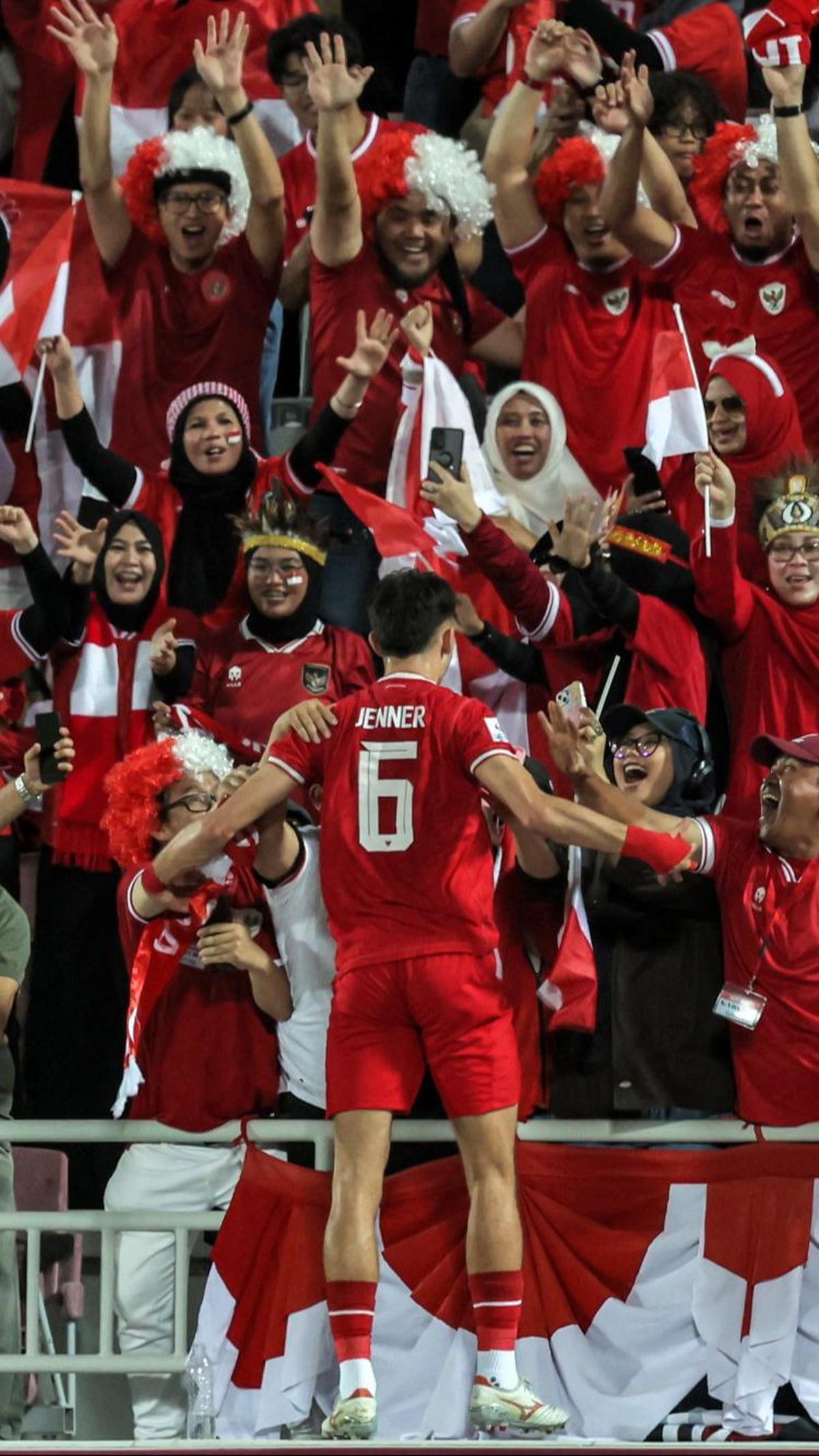 Gol yang dicetak Ivar Jenner pada menit ke-19 membuat suporter yang memenuhi stadion bergemuruh.&nbsp;Foto: Karim Jaafar/AFP