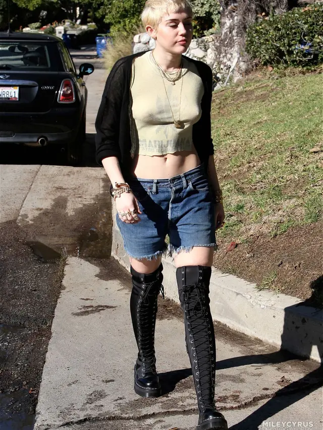 [Bintang] Miley Cyrus