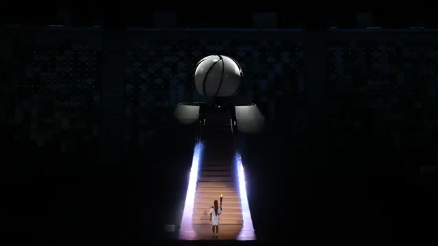 Petenis Naomi Osaka menyalakan api di kaldron Olimpiade 2020