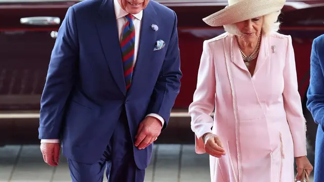 Ratu Camilla Pakai Tas Dior Ikonik yang Terinspirasi dari Putri Diana Saat Hadir di Wimbledon, Penampilannya Jadi Sorotan