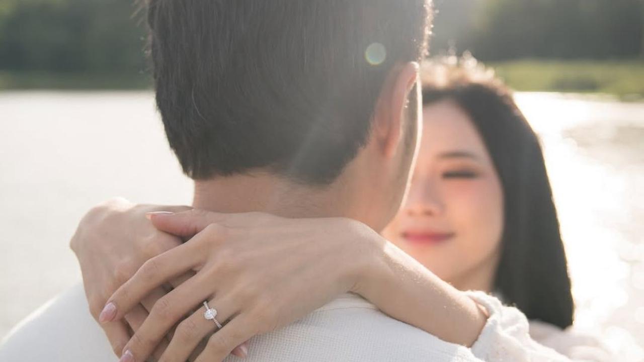 Jessica Jane Unggah Foto Latar Biru, Isyaratkan Persiapan Nikah dengan Erwin Phang?