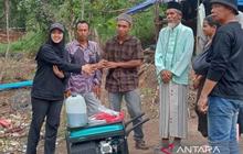 Korban Banjir Nagan Raya Aceh Terima Bantuan Penerangan, Lampu Panel Surya dan Genset Disalurkan