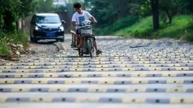 Seperti Halang Rintang, Ini 10 Potret Polisi Tidur yang Sulit Dilalui