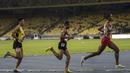 Pelari Indonesia, Agus Prayogo, meraih medali emas SEA Games cabang atletik nomor 10.000 meter di Stadion Bukit Jalil, Kuala Lumpur, Jumat (25/8/2017). Agus menorehkan waktu 30 menit 22,26 detik. (Bola.com/Vitalis Yogi Trisna)