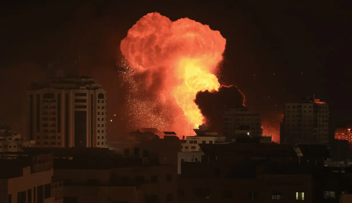 Hamas kemudian mengancam akan membunuh tawanan Israel jika negara Yahudi itu masih terus menargetkan warga sipil. (MAHMUD HAMS/AFP)