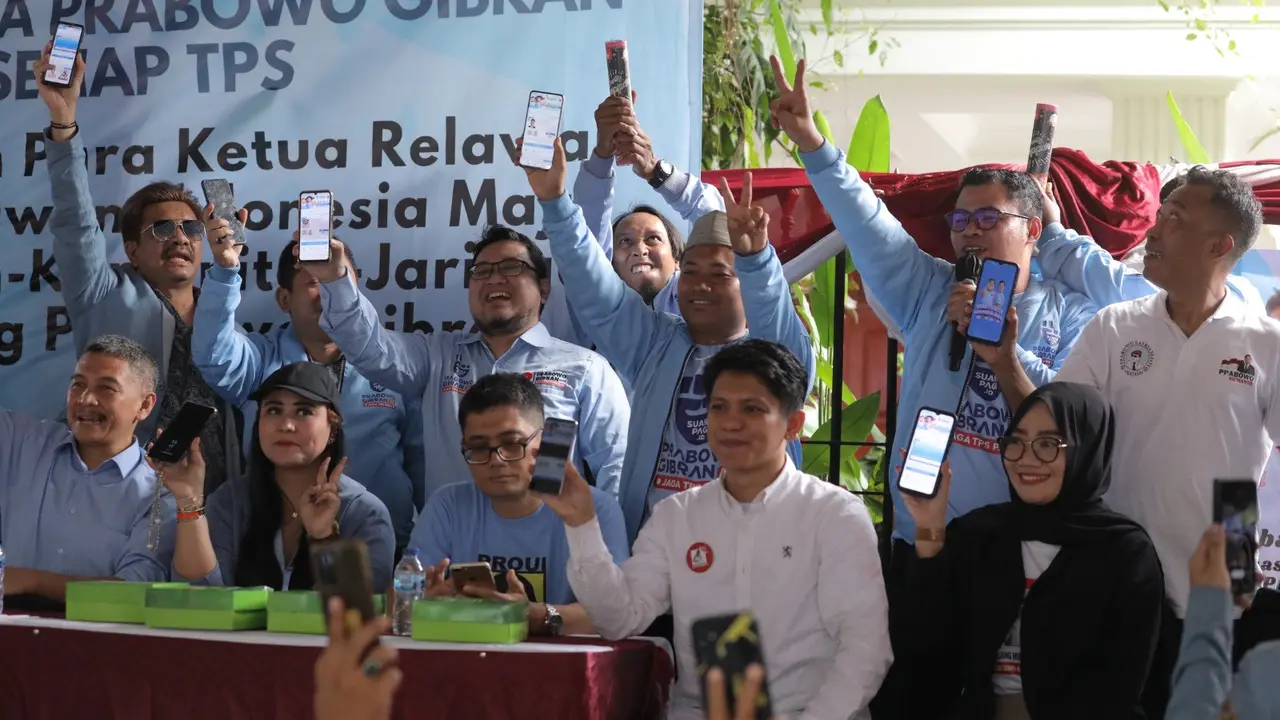 Sejumlah relawan pendukung calon presiden dan calon wakil presiden nomor urut 02 Prabowo-Gibran meluncurkan platform digital Suarapagi.id di Rumah Kertanegara, Kebayoran Baru, Jakarta Selatan, Senin (29/1/2024). (Liputan6.com/Ady Anugrahadi)