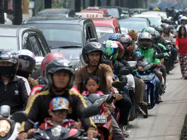 Dari kebiasaan dari tahun ke tahun, saat nggak mudik, warga rantau yang ada di Jakarta kerap melakukan kegiatan ini saat libur Lebaran. (Liputan6.com/Helmi Afandi)