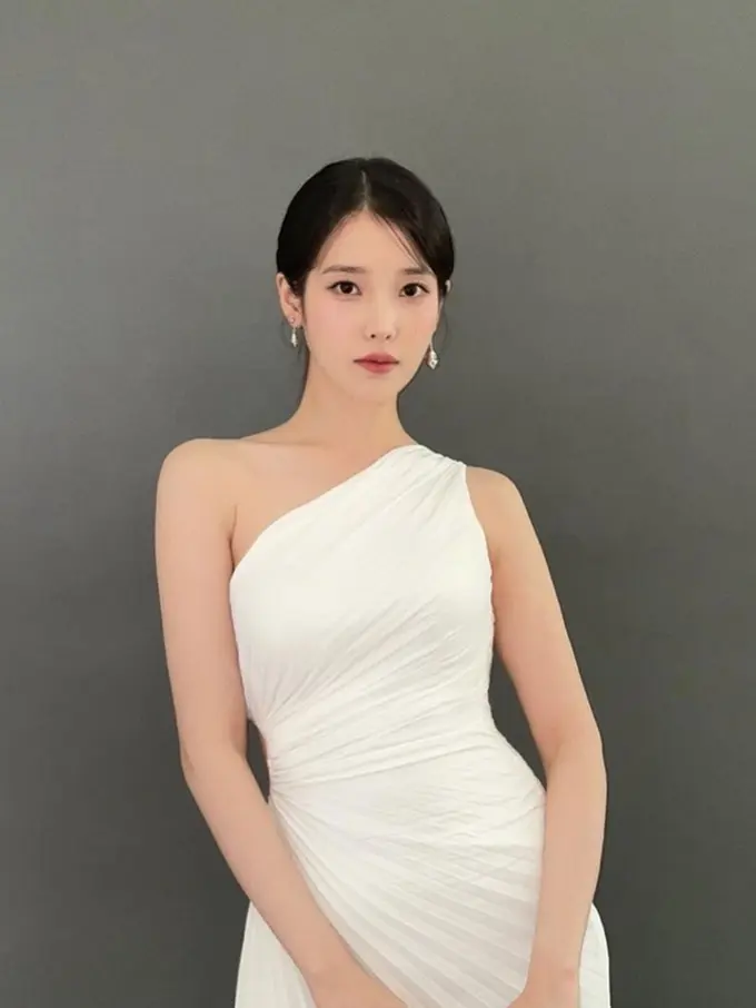 IU