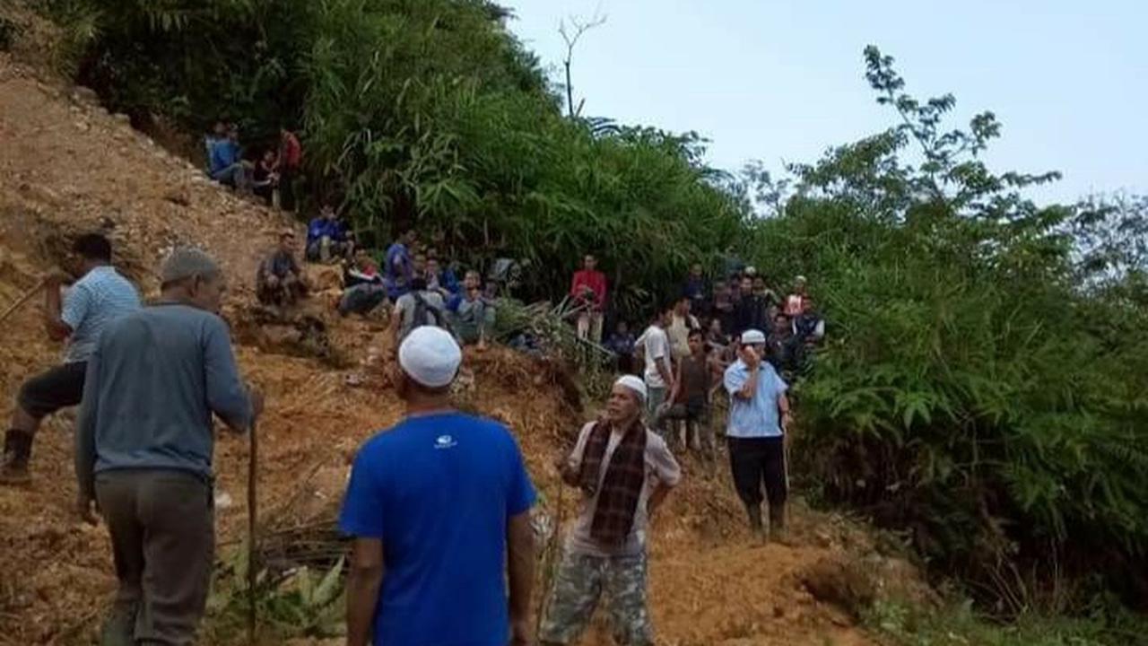 Sebuah tambang emas ilegal di Gunung Pongkor, Desa Bantar Karet, Kecamatan Nanggung, Kabupaten Bogor, longsor pada Minggu, 12 Mei 2019.