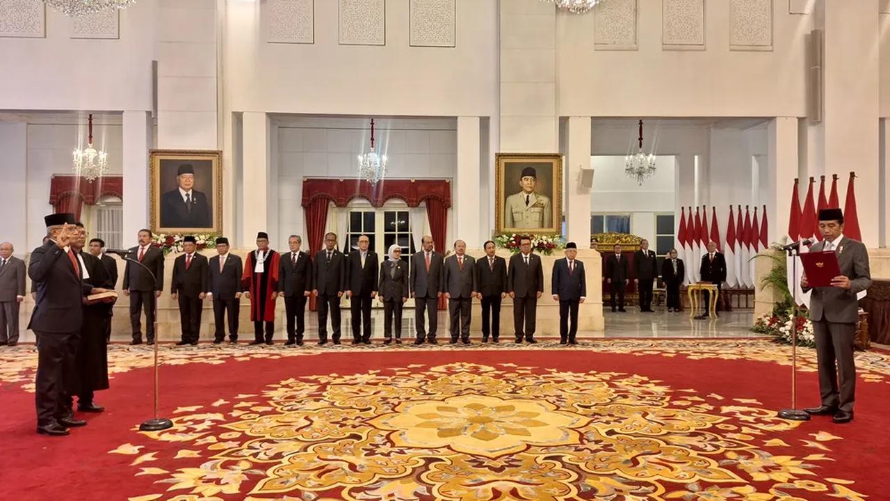 Perjalanan karir Marthinus juga diwarnai dengan pelbagai pencapaian dan keberhasilan dalam memberantas terorisme di Indonesia.<br>