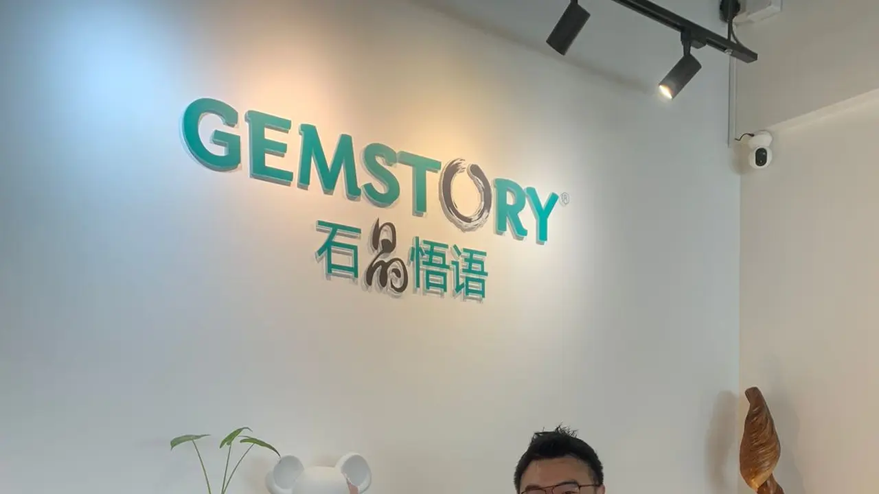 Founder bisnis batu permata dan kristal GEMSTORY, Glenn Poh.