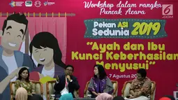 Peneliti Global Alliance for Improved Nutrition Dr. dr. Pande Putu Januraga (kemeja hitam) menjadi pembicara  workshop sehari Pekan ASI Sedunia 2019 di Kementerian Kesehatan, Jakarta, Rabu (7/8/2019). (Liputan6.com/Angga Yuniar)