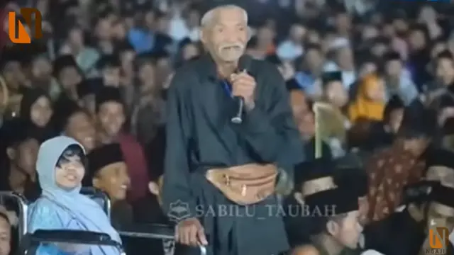 Mbah Zaenuri dan Putrinya yang Menderita Lumpuh hadir di Pengajian Gus Iqdam (Tangkap Layar YouTube NgajiID / Khazim Mahrur)