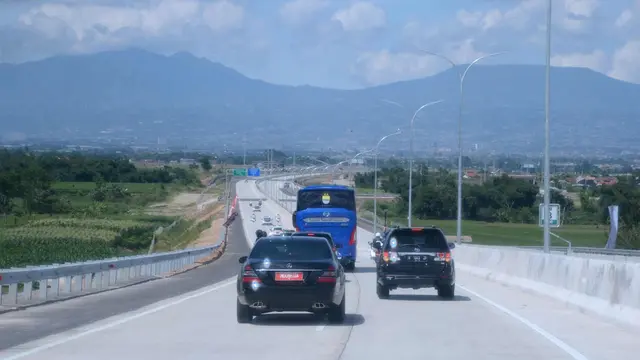 Presiden Jokowi Resmikan Tol Soroja