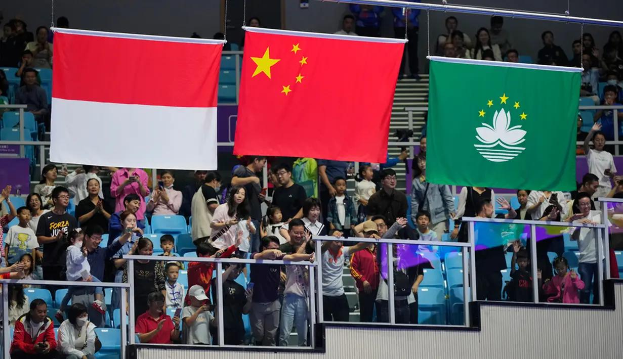 Perwakilan Makau, Song Chi Kuan, dengan skor 9,760 menempati podium ketiga dan berhak atas medali perunggu. (AP Photo/Vincent Thian)
