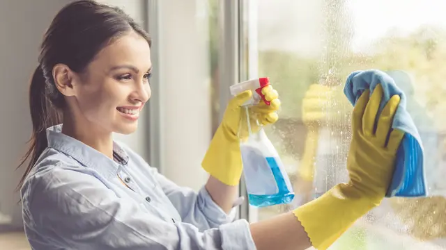 Pasti Kinclong, Begini Langkah Mudah Membersihkan Jendela Rumah yang Sudah Buram dan Dekil