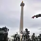 Personel TNI bersiap mengikuti apel Operasi Lilin Jaya 2020 di Lapangan Silang Monas, Jakarta, Senin (21/12/2020). Polda Metro Jaya menyiapkan 8.179 personel gabungan dari TNI, Polri dan Pemprov DKI yang akan ditempatkan di sejumlah pos pengamanan dan pos pelayanan. (merdeka.com/Iqbal S. Nugroho)