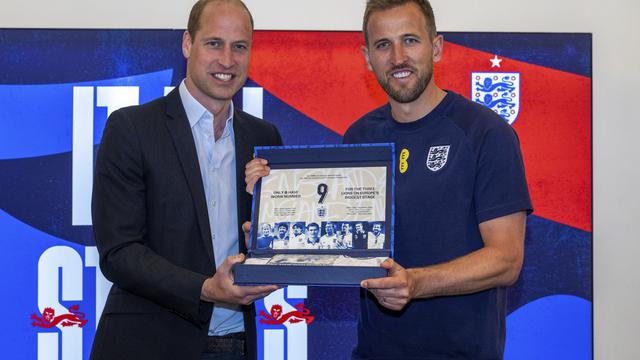 Pangeran William dan Harry Kane.  (Paul Cooper, Pool Photo via AP)