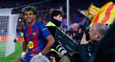 Lamine Yamal kembali mencuri perhatian dengan mencetak sejarah baru di Liga Champions saat Barcelona meraih kemenangan besar atas Newcastle United. (AP Photo/Joan Monfort)
