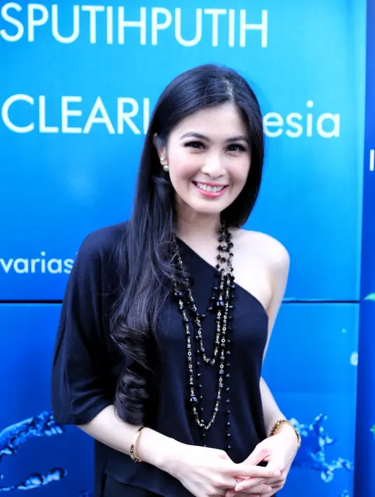 Dalam merawat rambut, ia mengaku tidak memiliki treatmen khusus. Apalagi ke salon merawat rambut. Selama ini, ia mengaku hanya rutin menjalankan keramas setiap hari. (Adrian Putra/Bintang.com)