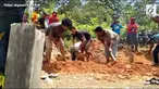 Setelah aksi pembakaran rumah istri muda oleh istri tua, kini sang istri muda dikabarkan meninggal.