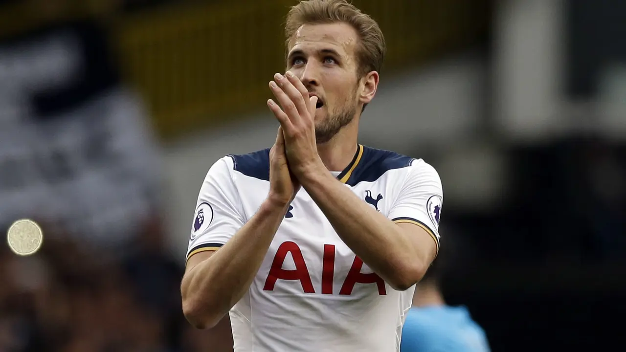 Penyerang Tottenham Hotspur Harry Kane sudah merobek gawang Arsenal enam kali di Liga Inggris. Total dia menghasilkan 19 gol pada derby. 