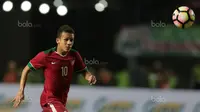 Pemain Timnas Indonesia U-19, Egy Maulana Vikri masuk dalam daftar pemain muda terbaik 2017 yang dikeluarkan situs www.theguardian.com. Hal ini terkait performa Egy menjadi top scorer pada laga AFF U-19 2017. (Bola.com/Nicklas Hanoatubun)