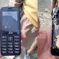 Ponsel merek India Reliance JioPhone 4G meledak hingga meleleh parah saat sedang diisi daya (Foto: Phone Radar)