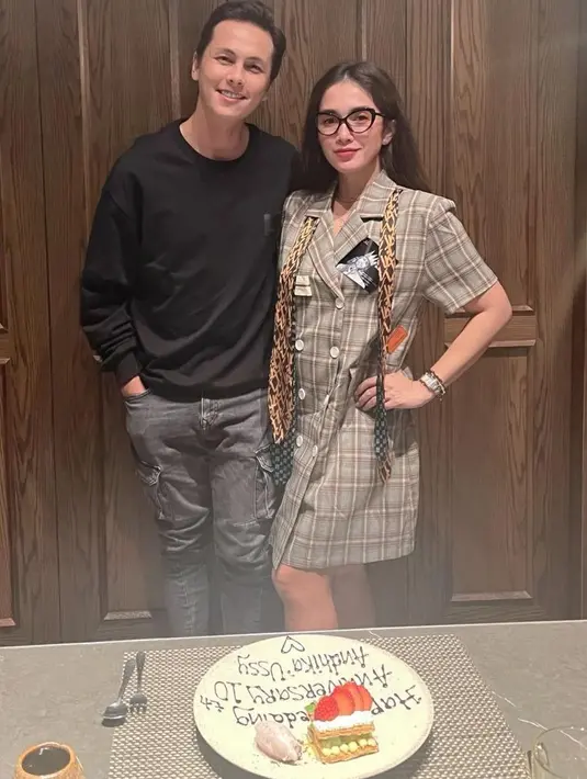 <p>Ussy Sulistiawaty dan Andhika Pratama (Instagram/ussypratama)</p>