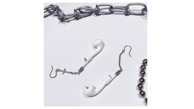 Airpod jadi anting