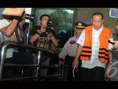 Mantan hakim Pengadilan Tipikor Bandung, Ramlan Comel jalani pemeriksaan perdana di KPK, Selasa (19/8/14) (Liputan6.com/Herman Zakharia)