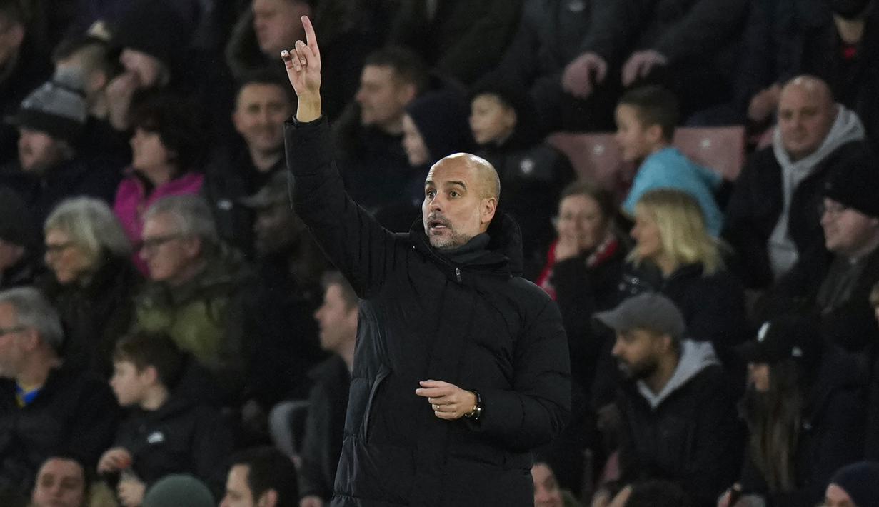 Pada babak kedua, pelatih Manchester City Pep Guardiola mulai memasukkan beberapa pemain inti untuk lebih meningkatkan serangan guna mengejar defisit dua gol. (AP Photo/ Alastair Grant)
