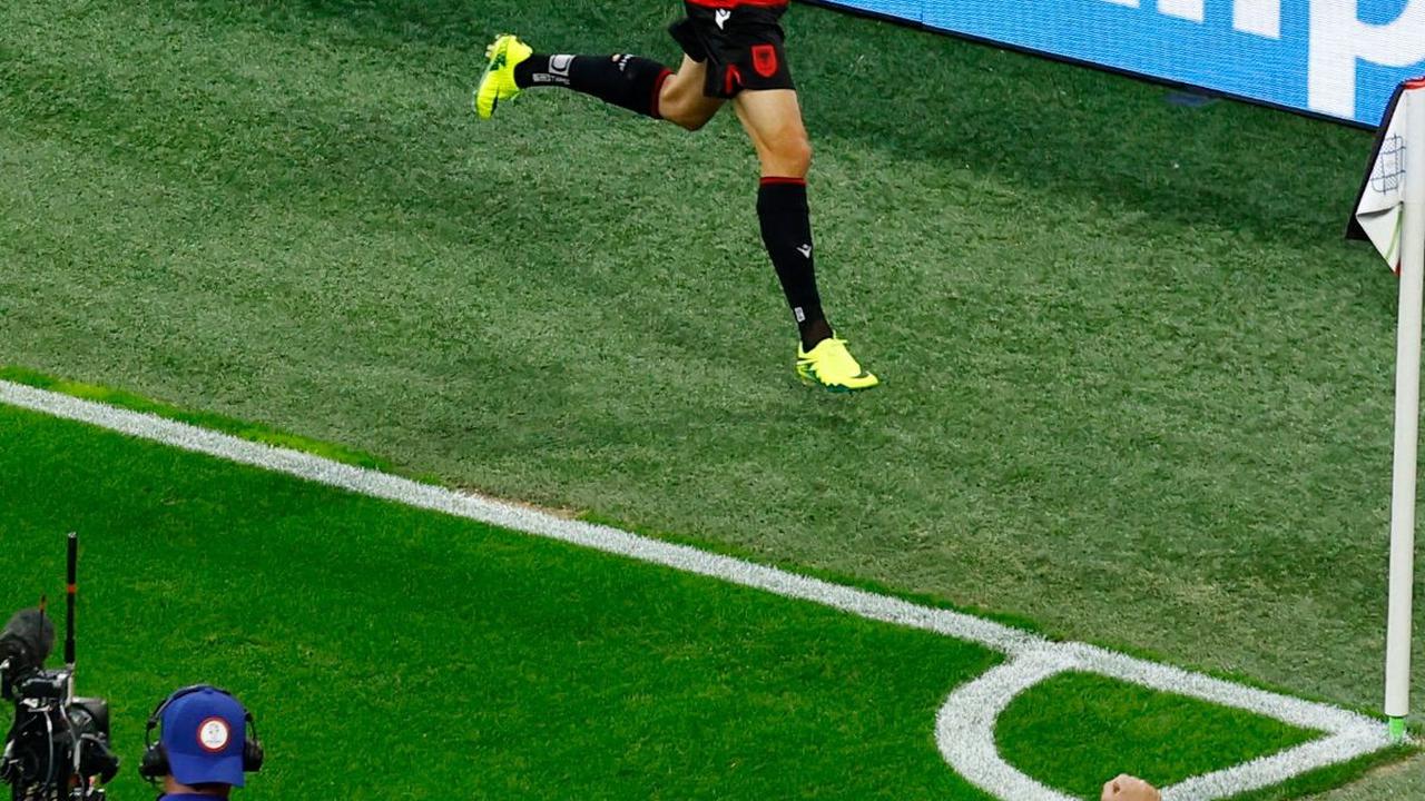 Pertandingan ini dimulai dengan gol Albania yang diciptakan Bajrami dalam waktu 23 detik.<br>