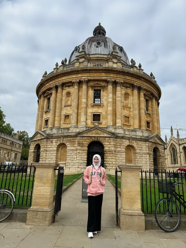 Ayana Moon tempuh S2 di Oxford (Instagram.com/xolovelyayana)