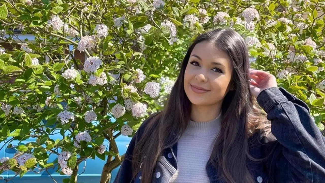 6 Potret Travel Blogger dan YouTuber Ria Andrews, Teman Dekat Stefan William