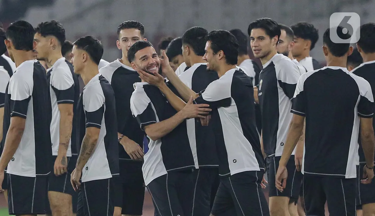 Skuad Garuda mulai melakukan latihan yang menjadi persiapan akhir menjelang melawan Timnas Jepang pada laga lanjutan putaran ketiga Kualifikasi Piala Dunia 2026 zona Asia Grup C. (Liputan6.com/Angga Yuniar)