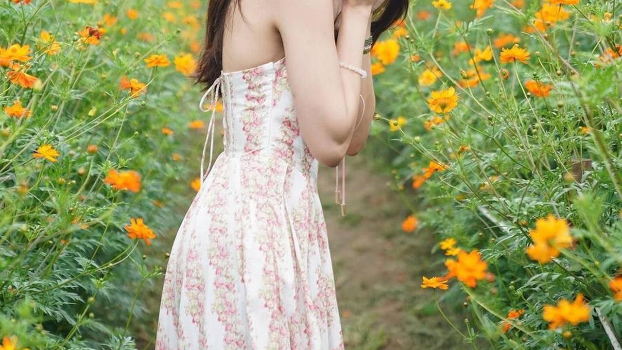 "Seoul is my soul," tulis Sabrina di keterangan unggahannya. Diketahui bahwa lokasi pemotretan Sabrina adalah Seoul, ibu kota Korea Selatan.&nbsp;
