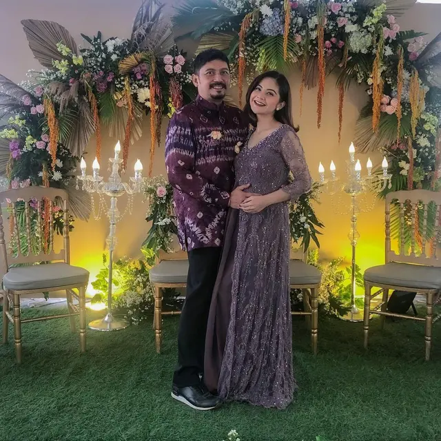 Potret Baby Bump Tiwi Eks T2 yang Sedang Hamil Anak Kedua. (Sumber: Instagram/tentangtiwi)