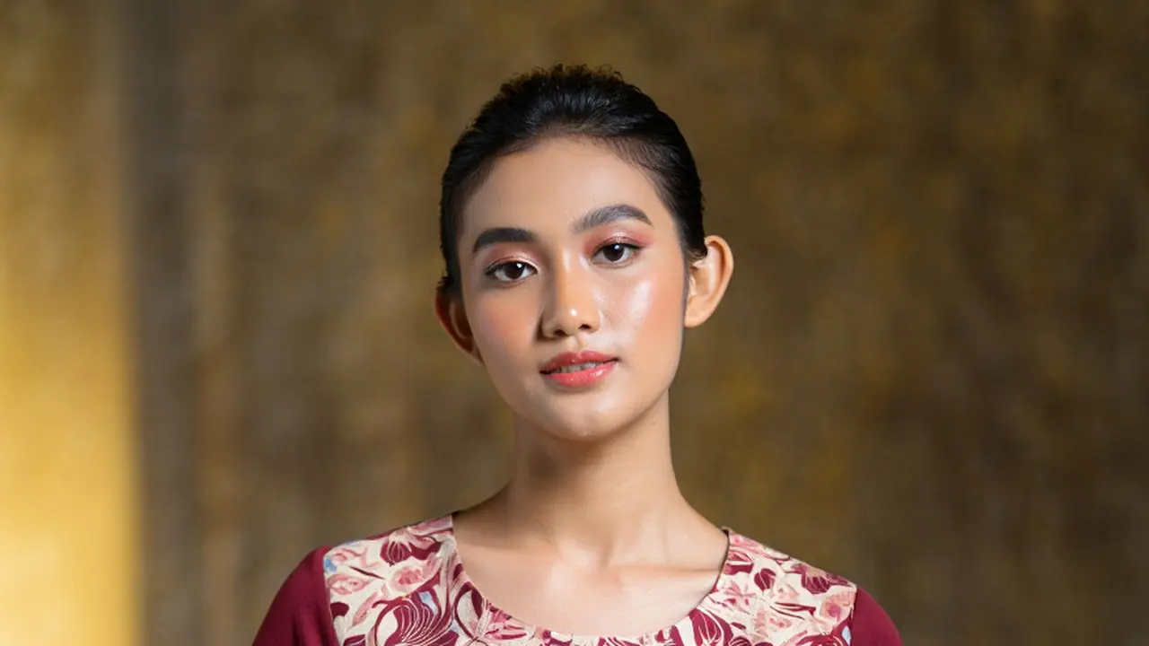 Dress Batik Modern Kerah Bulat Kombinasi Kain Polos Elegan 2025