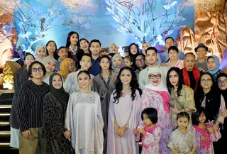 Intip gaya kaftan dari Kris Dayanti hingga Amora Lemos saat buka bersama keluarga besar (@krisdayantilemos)