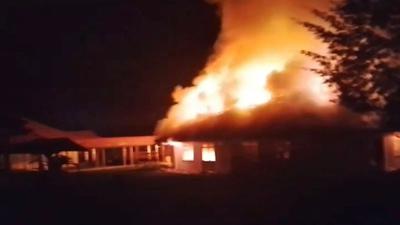 Kerusuhan Ilaga Puncak, Massa Bakar Sejumlah Kantor Pemerintahan