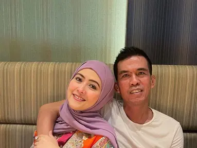 Meggy dan Mamad menikah secara siri pada bulan September 2020. Kemudian menikah secara negara pada bulan Desember 2020. (Instagram.com/meggywulandari_real)